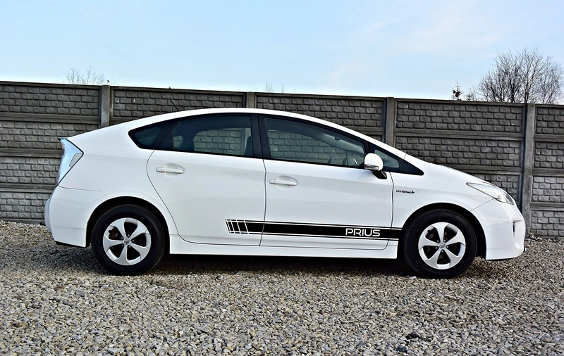 Toyota Prius cena 49000 przebieg: 125999, rok produkcji 2014 z Łódź małe 781